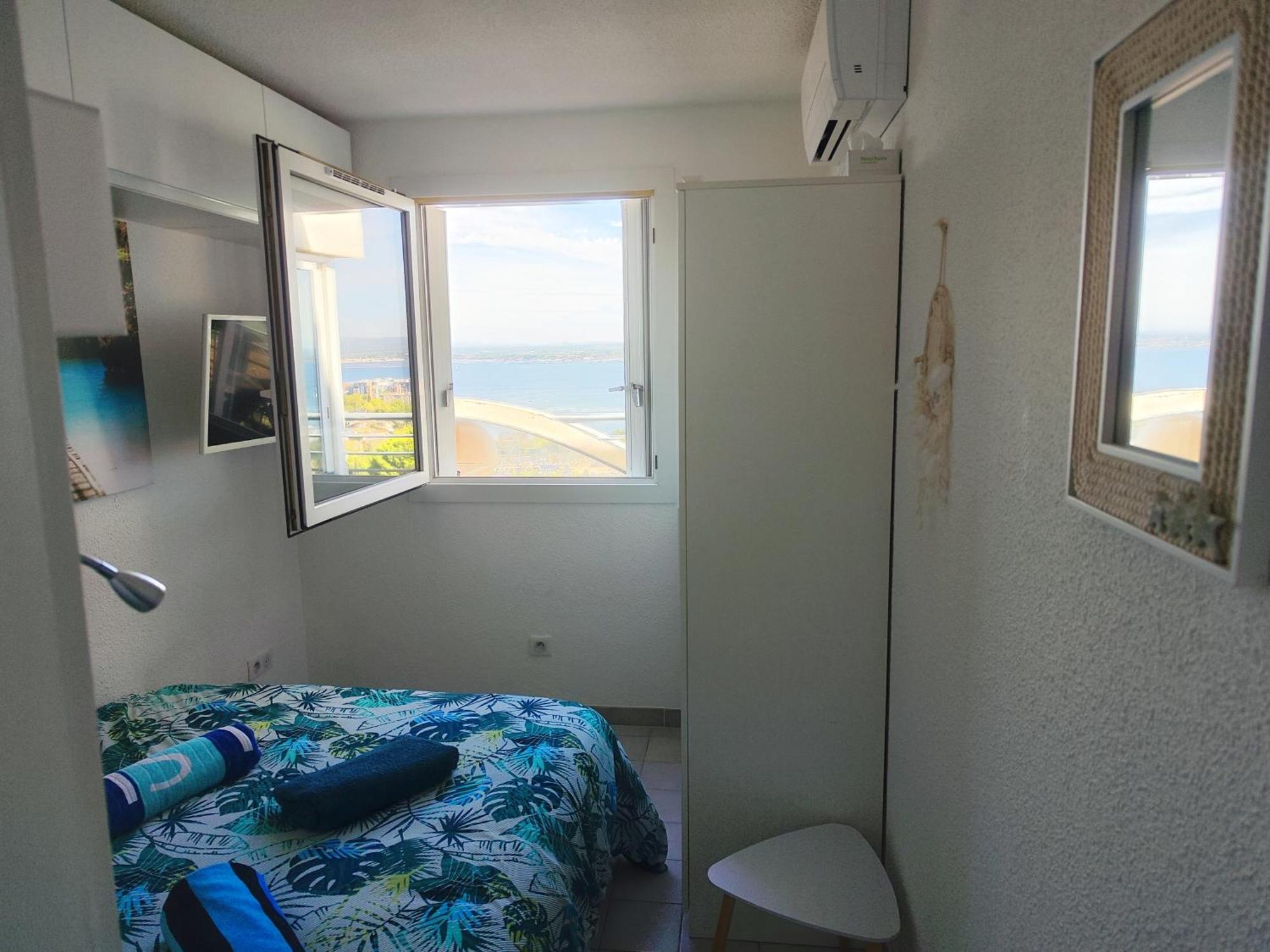 T2 Panoramic View: Pool, Parking & Smart Tv Retreat