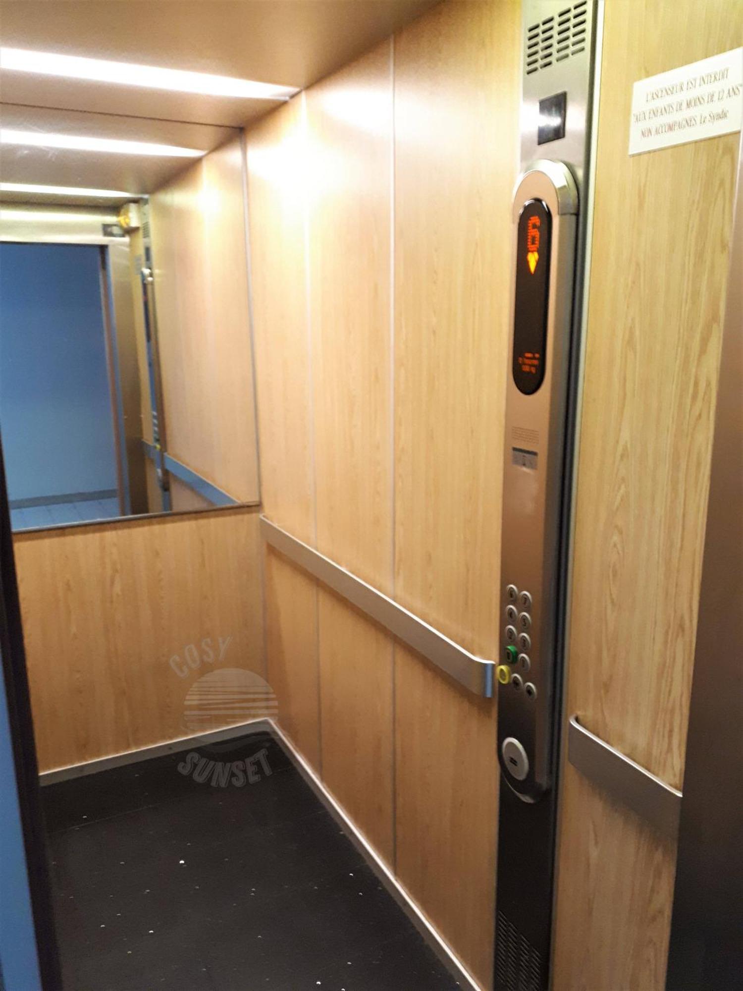 Apartment T2 Panoramic View: Pool, Parking & Smart Tv Retreat