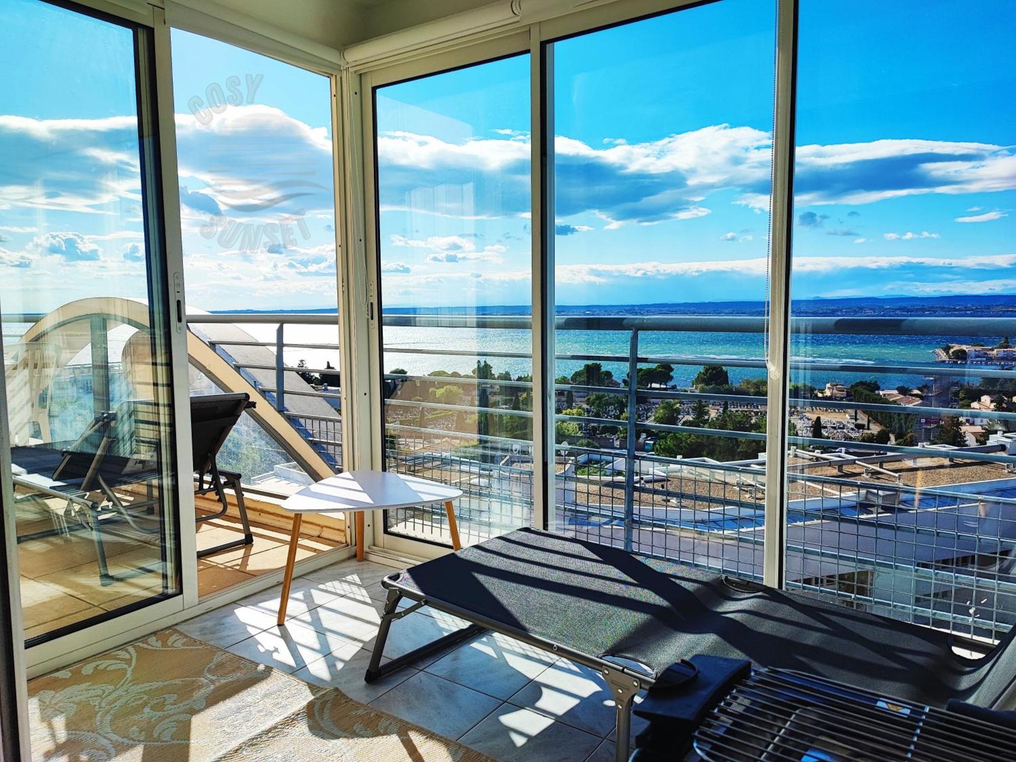 Apartment T2 Panoramic View: Pool, Parking & Smart Tv Retreat