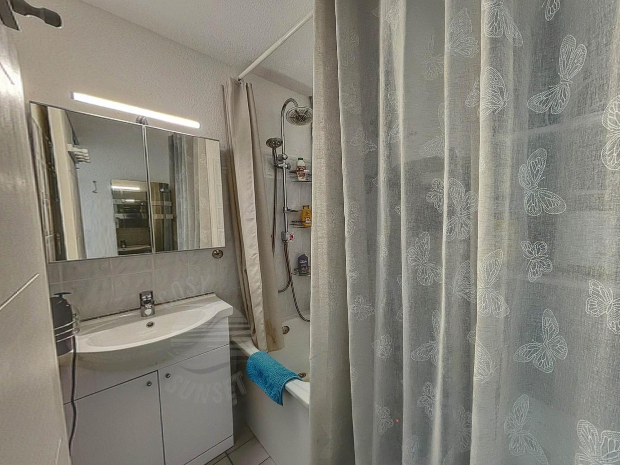 Apartment T2 Panoramic View: Pool, Parking & Smart Tv Retreat *