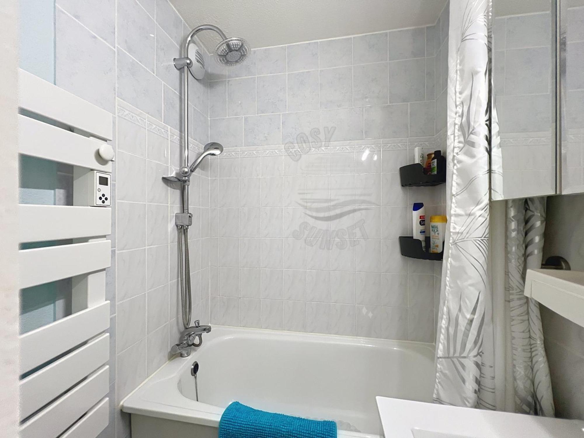 T2 Panoramic View: Pool, Parking & Smart Tv Retreat Apartment Sete