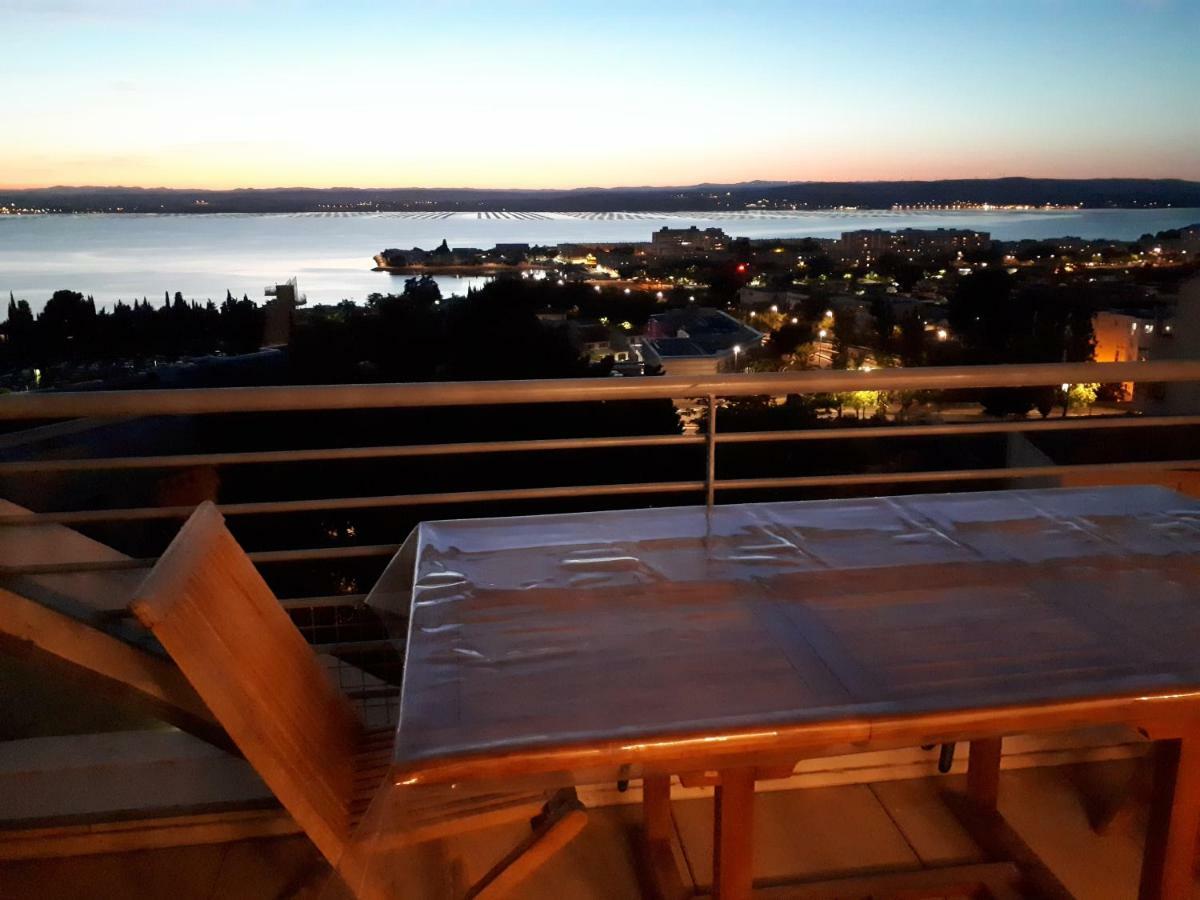 T2 Panoramic View: Pool, Parking & Smart Tv Retreat Apartment *