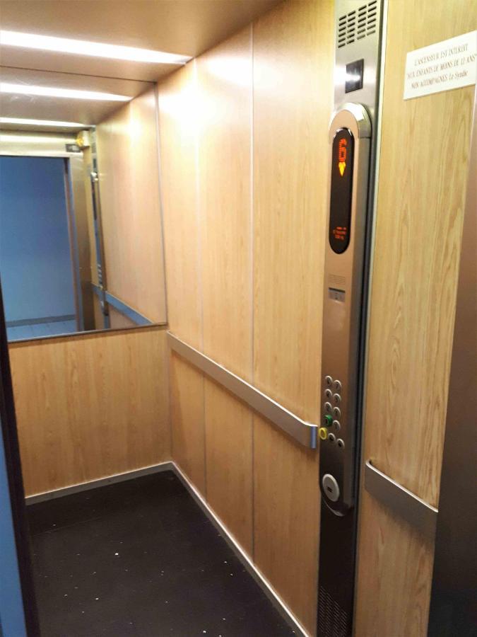 Apartment T2 Panoramic View: Pool, Parking & Smart Tv Retreat *